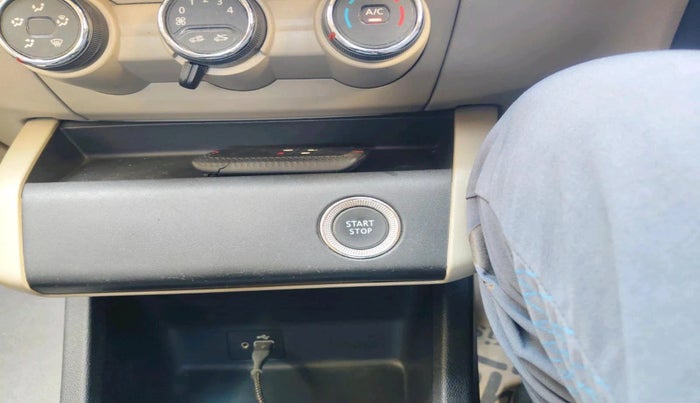 2019 Renault TRIBER RXZ, Petrol, Manual, 30,368 km, interior