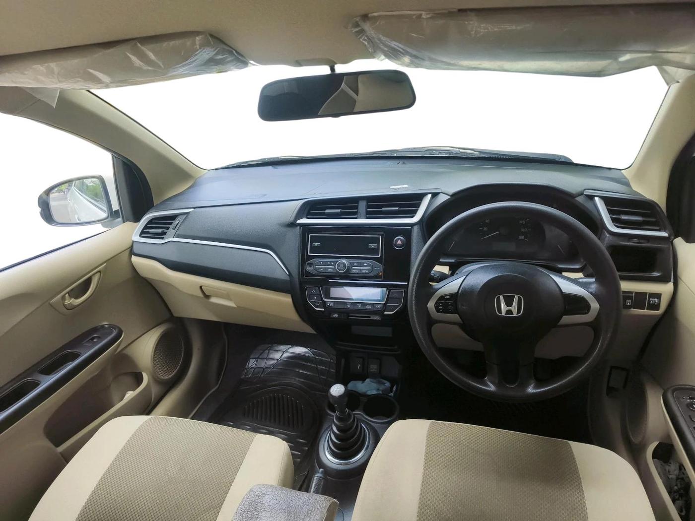 2016 Honda Amaze 1.2L I-VTEC S, CNG, Manual, 1,03,296 km, interior