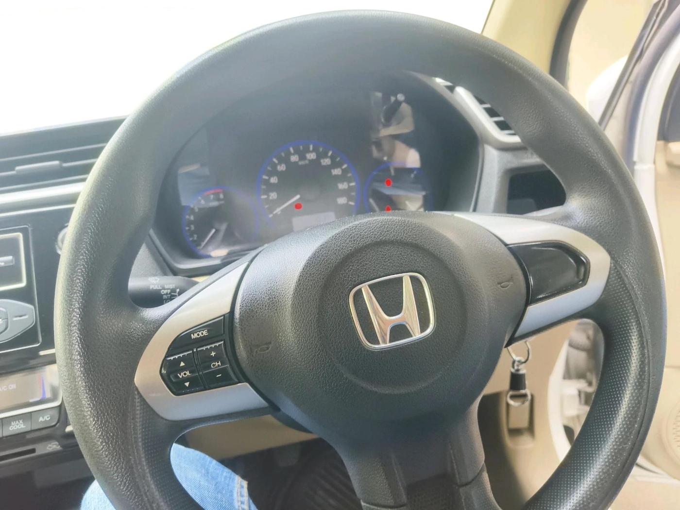 2016 Honda Amaze 1.2L I-VTEC S, CNG, Manual, 1,03,296 km, interior