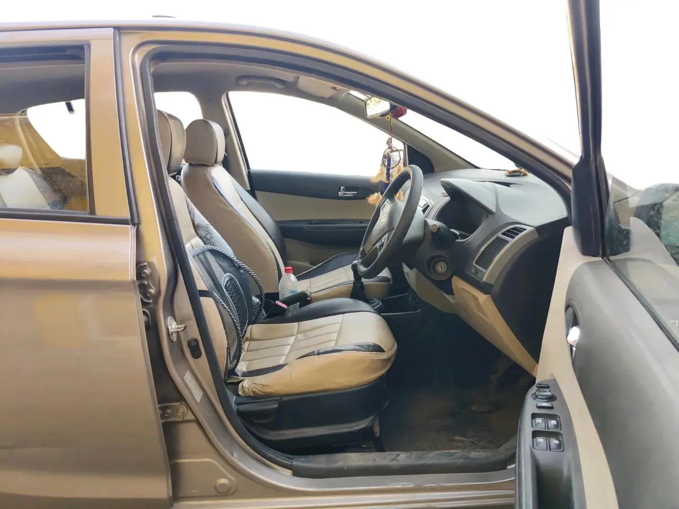 2013 Hyundai i20 SPORTZ 1.2, Petrol, Manual, 1,01,210 km, interior