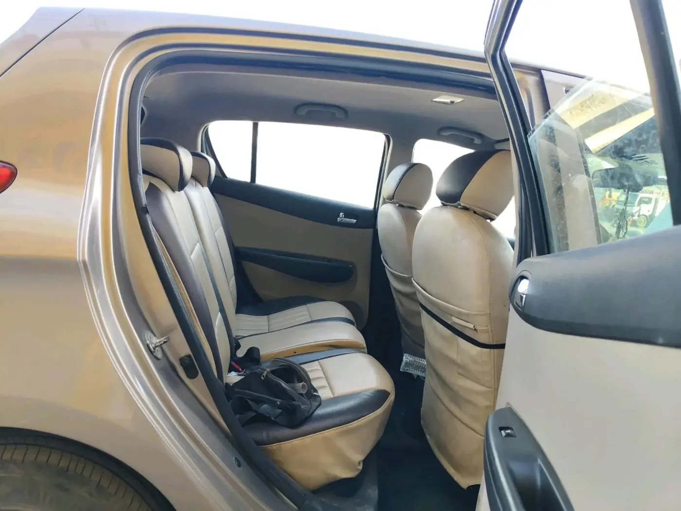 2013 Hyundai i20 SPORTZ 1.2, Petrol, Manual, 1,01,210 km, interior