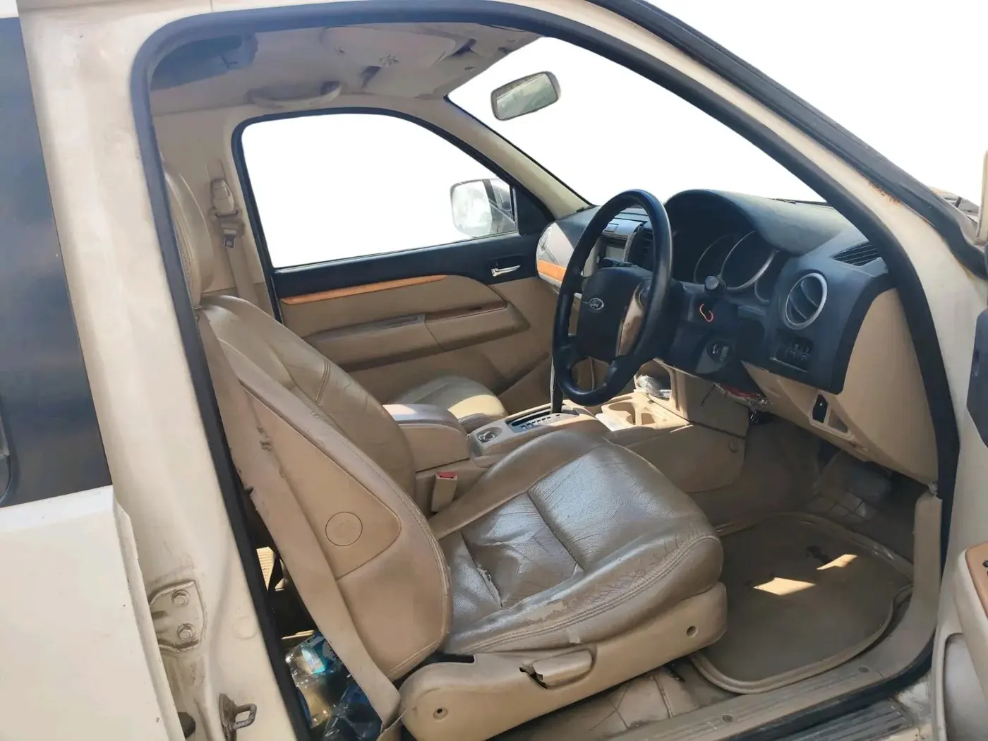 2011 Ford Endeavour 3.0L 4X4 AT, Diesel, Automatic, 1,98,500 km, interior