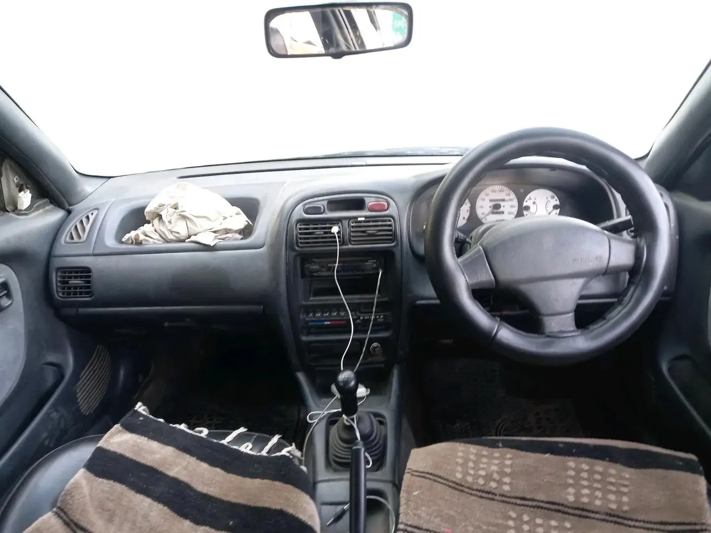 2004 Maruti Baleno LXI, CNG, Manual, 2,17,936 km, interior