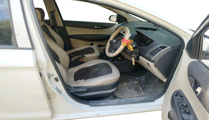 2013 Hyundai i20 MAGNA (O) 1.2, CNG, Manual, 1,89,224 km, interior