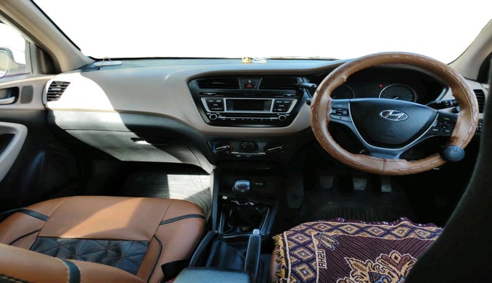 2016 Hyundai Elite i20 MAGNA 1.2, CNG, Manual, 1,34,966 km, interior