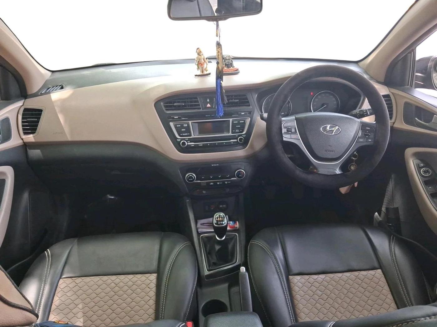2017 Hyundai Elite i20 SPORTZ 1.4 CRDI, Diesel, Manual, 1,12,986 km, interior