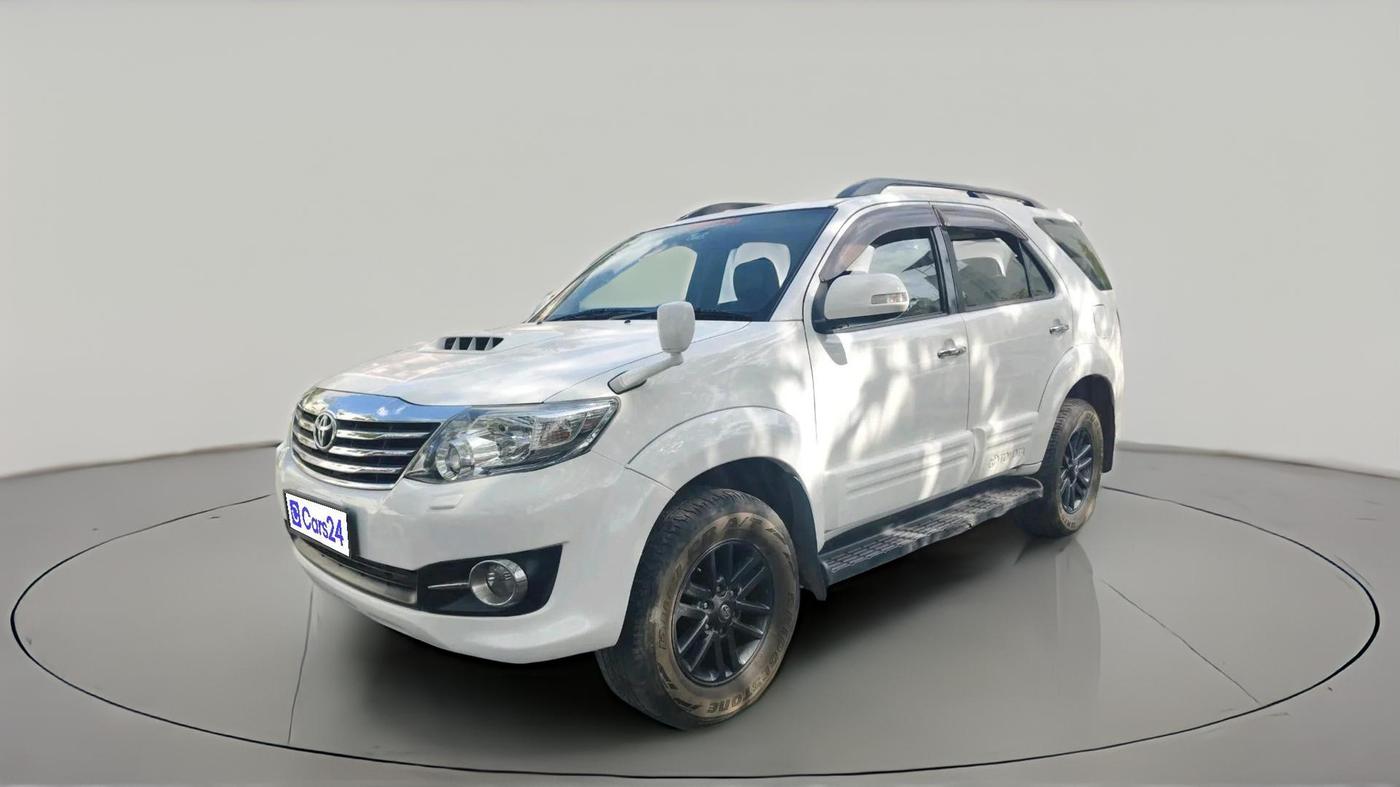 2015 Toyota Fortuner 3.0 4X2 AT, Diesel, Automatic, 82,869 km, exterior