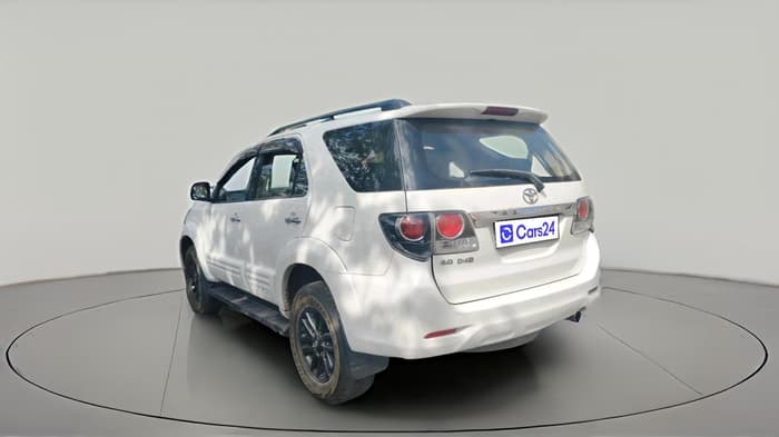2015 Toyota Fortuner 3.0 4X2 AT, Diesel, Automatic, 82,869 km, exterior