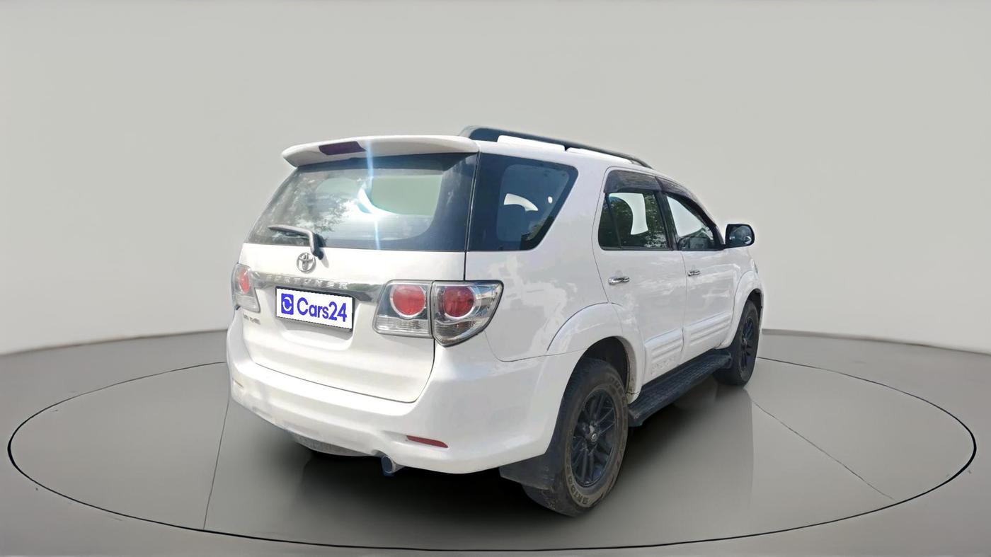 2015 Toyota Fortuner 3.0 4X2 AT, Diesel, Automatic, 82,869 km, exterior