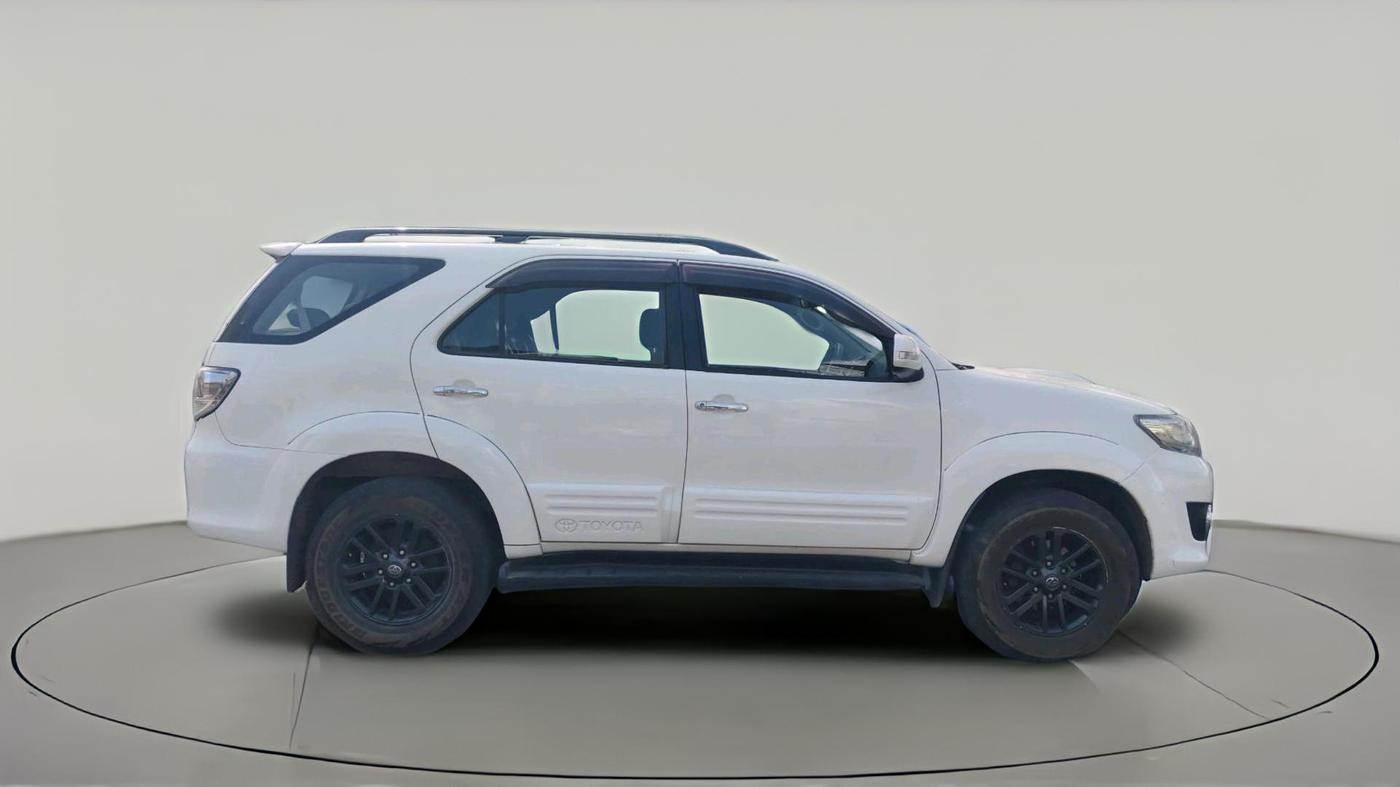 2015 Toyota Fortuner 3.0 4X2 AT, Diesel, Automatic, 82,869 km, exterior