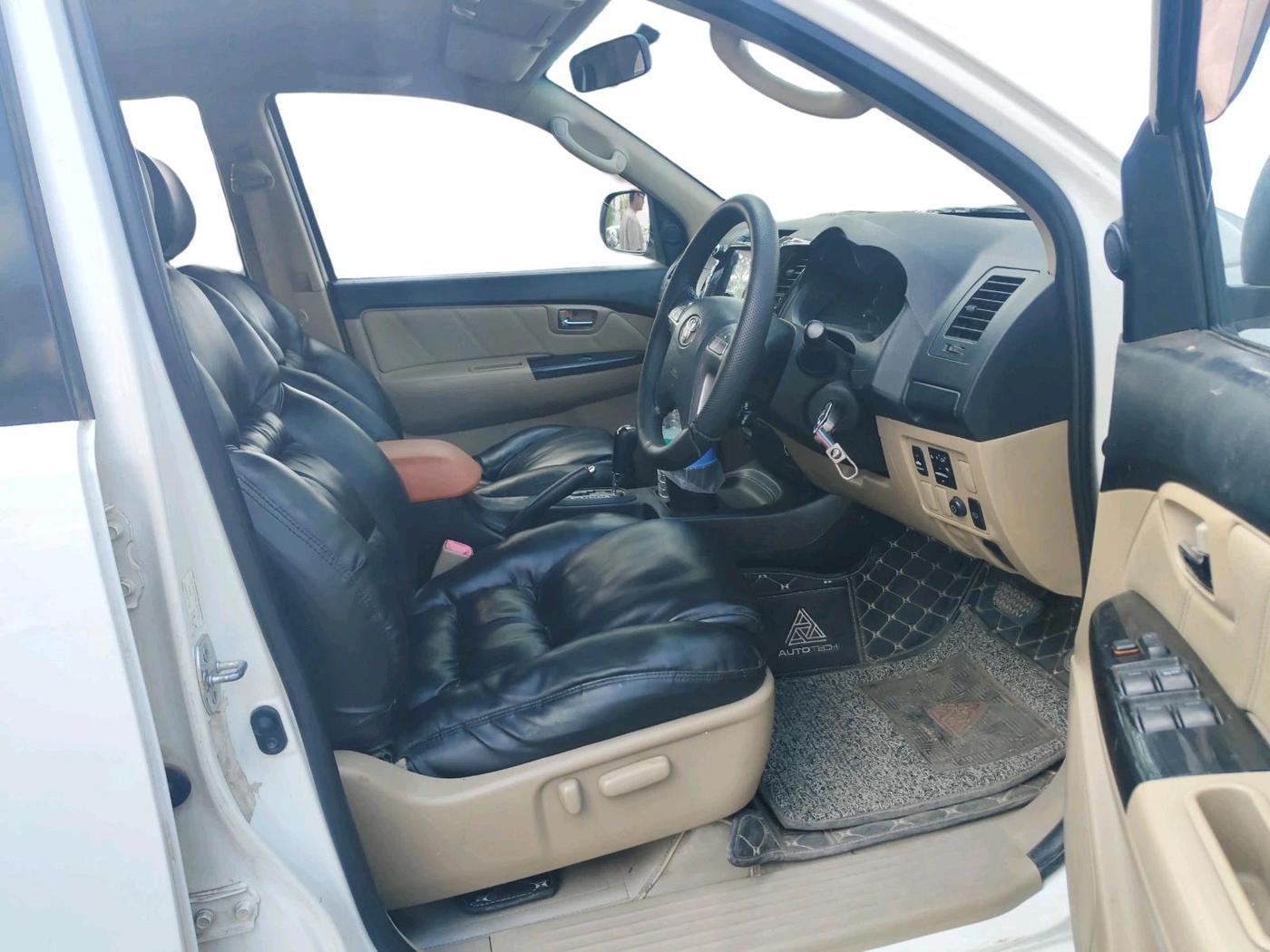 2015 Toyota Fortuner 3.0 4X2 AT, Diesel, Automatic, 82,869 km, interior