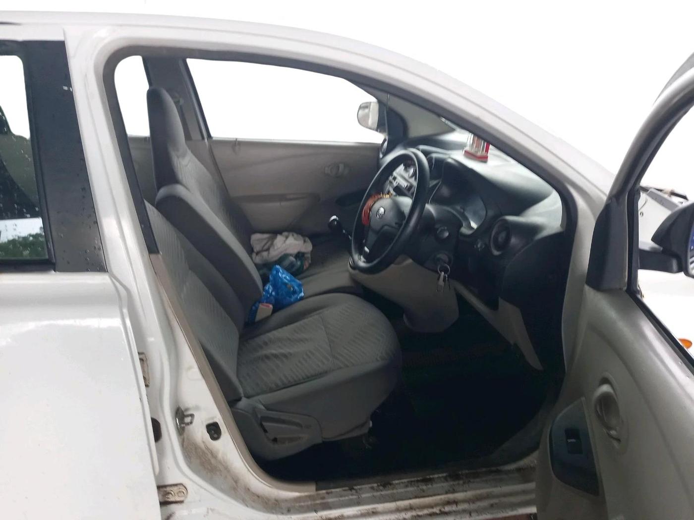2016 Datsun Go Plus T, CNG, Manual, 1,32,870 km, interior
