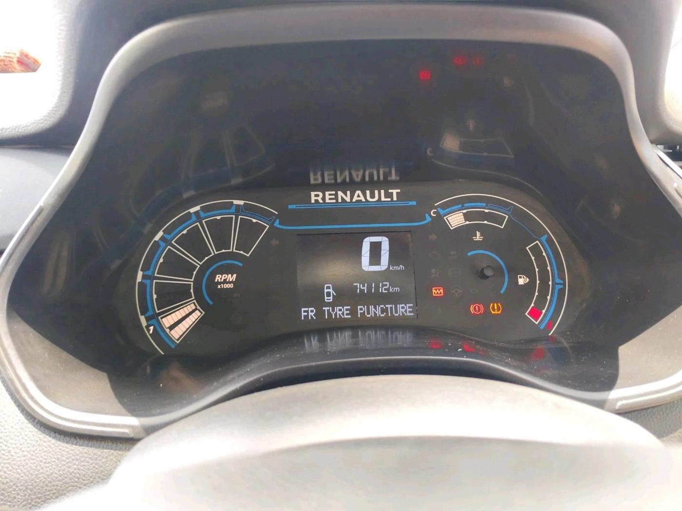 2023 Renault TRIBER RXL MT, CNG, Manual, 74,112 km, interior