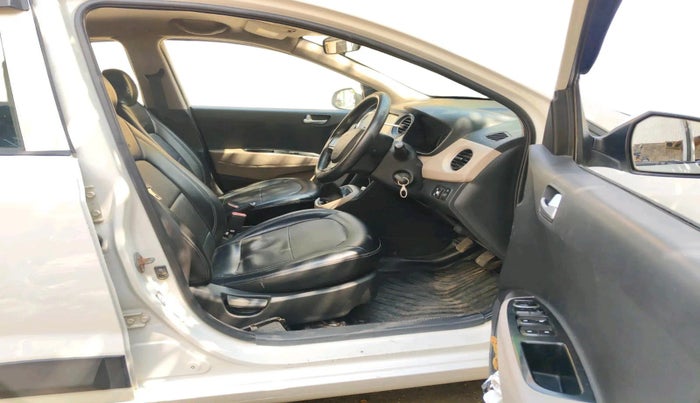 2017 Hyundai Grand i10 SPORTZ (O) 1.2 KAPPA VTVT, CNG, Manual, 86,661 km, interior