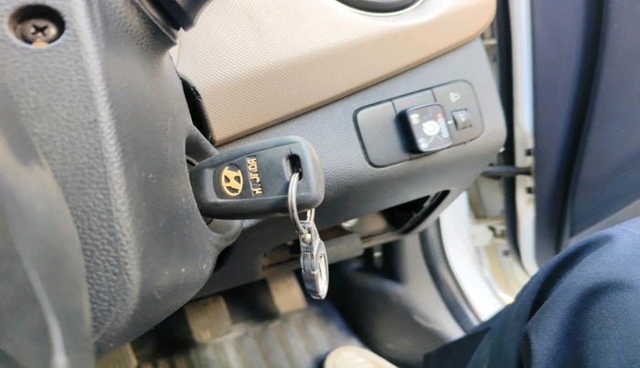 2017 Hyundai Grand i10 SPORTZ (O) 1.2 KAPPA VTVT, CNG, Manual, 86,661 km, interior