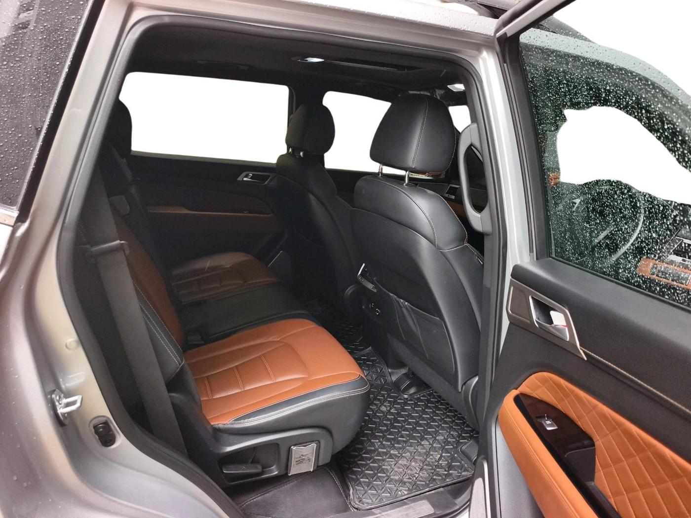 2019 Mahindra ALTURAS G4 4WD AT, Diesel, Automatic, 23,500 km, interior