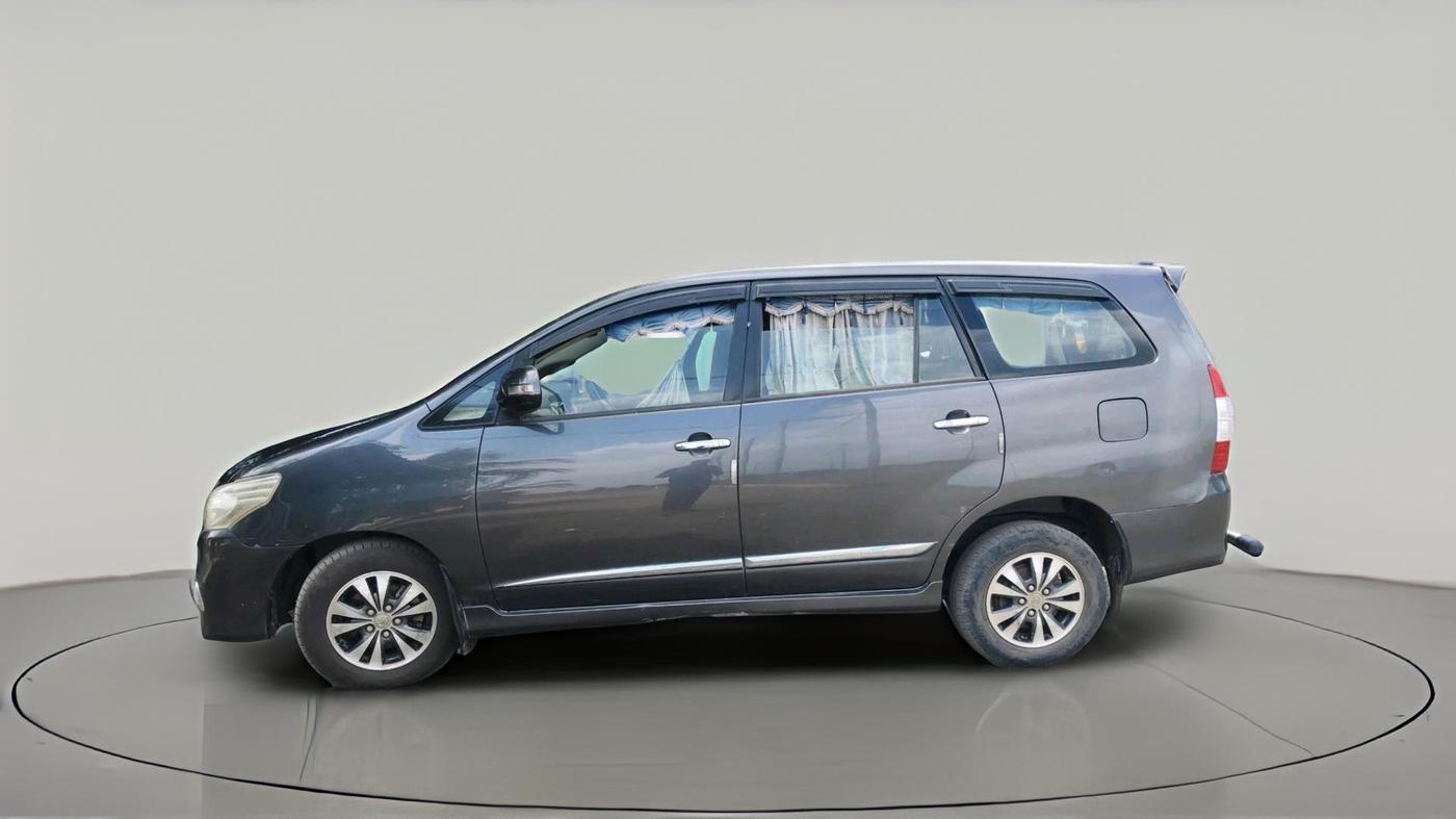 2015 Toyota Innova 2.5 VX 7 STR, Diesel, Manual, 94,867 km, exterior