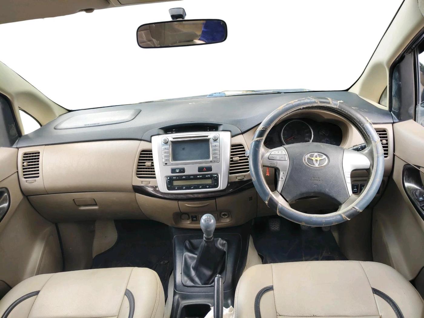 2015 Toyota Innova 2.5 VX 7 STR, Diesel, Manual, 94,867 km, interior