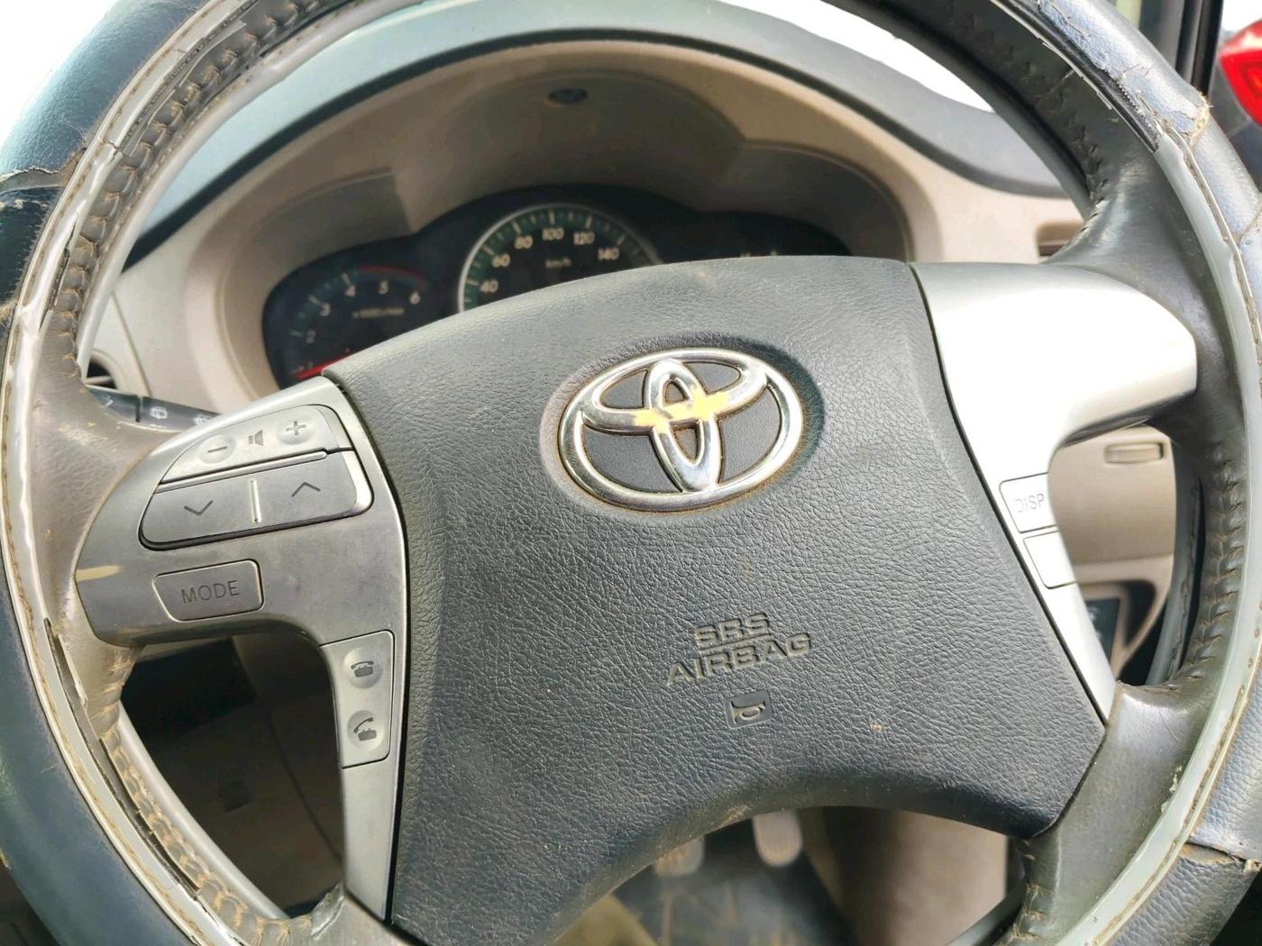 2015 Toyota Innova 2.5 VX 7 STR, Diesel, Manual, 94,867 km, interior
