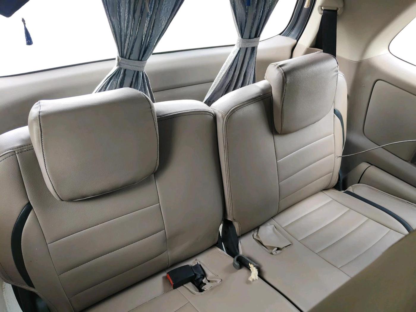 2015 Toyota Innova 2.5 VX 7 STR, Diesel, Manual, 94,867 km, interior