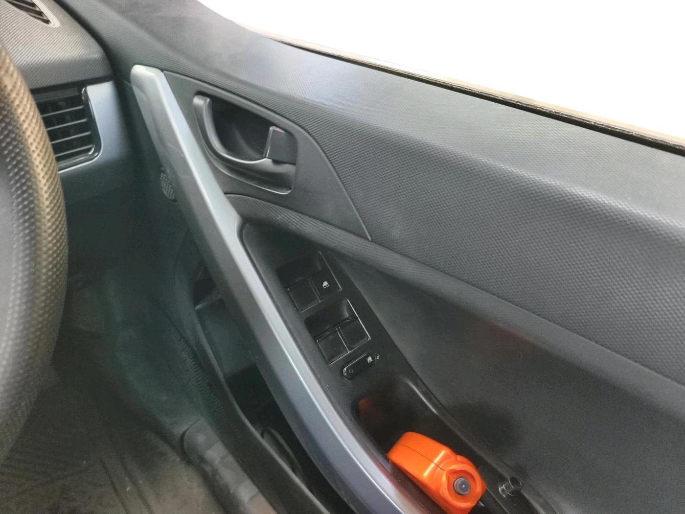 2022 Tata NEXON XM PETROL, CNG, Manual, 94,386 km, interior