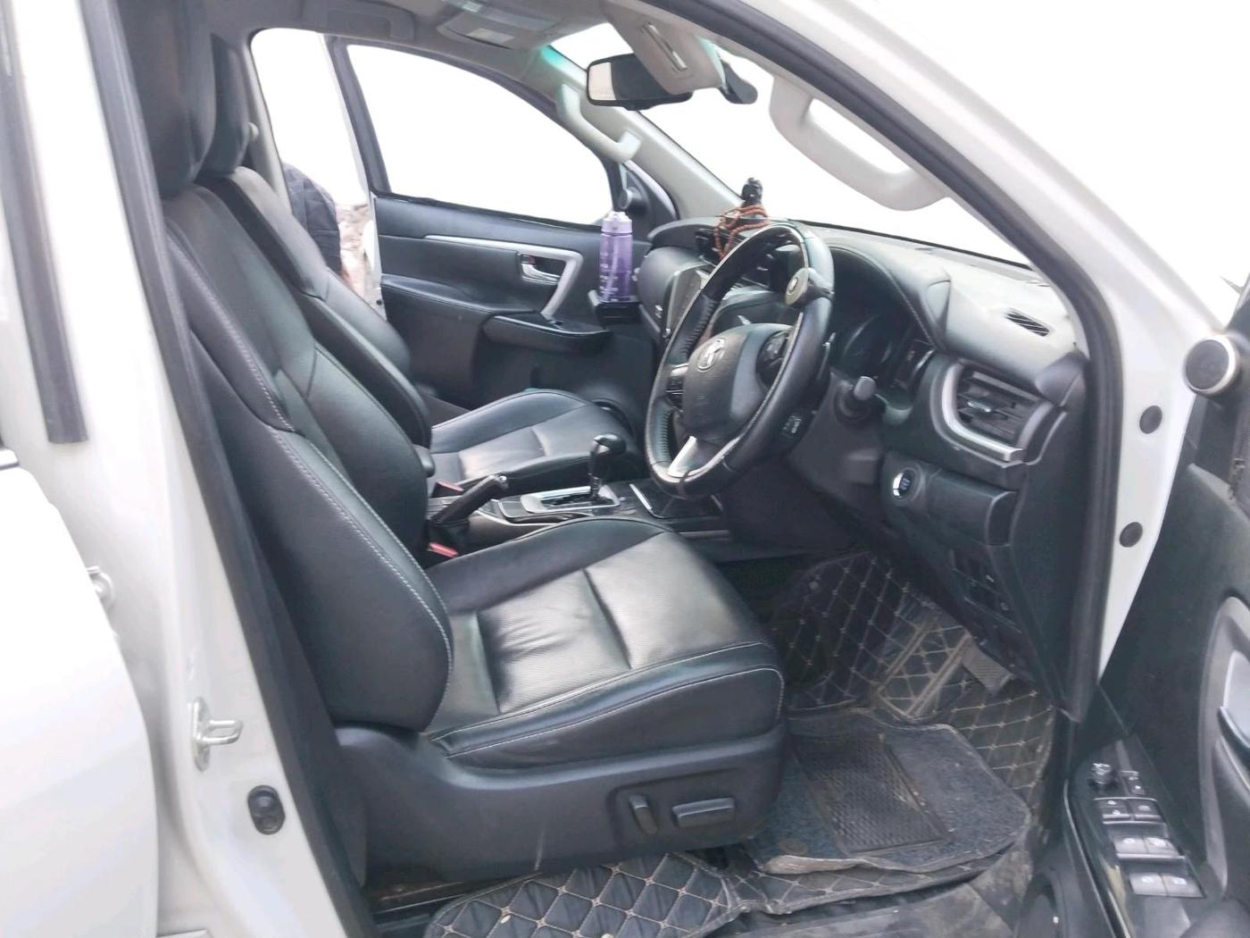 2022 Toyota Fortuner 4X4 AT 2.8 DIESEL, Diesel, Automatic, 51,749 km, interior