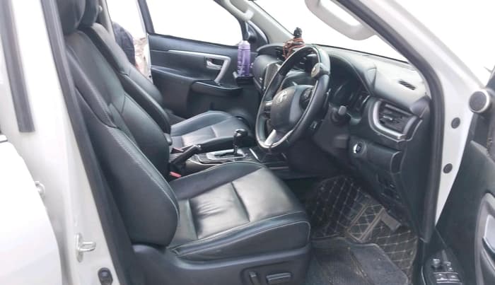 2022 Toyota Fortuner 4X4 AT 2.8 DIESEL, Diesel, Automatic, 51,749 km, interior