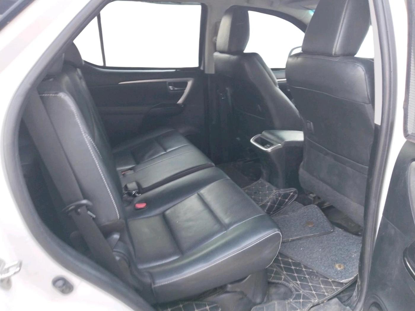2022 Toyota Fortuner 4X4 AT 2.8 DIESEL, Diesel, Automatic, 51,749 km, interior