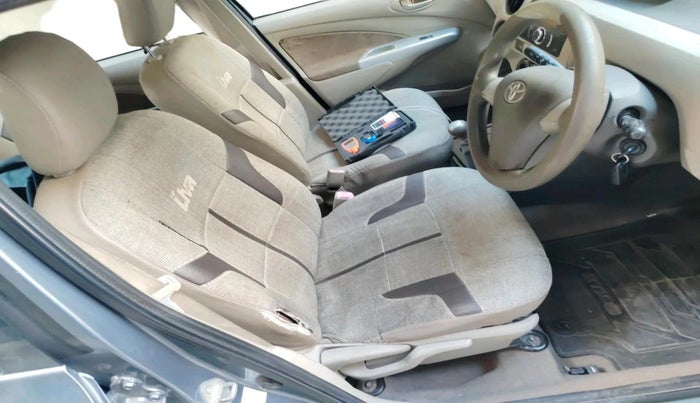 2015 Toyota Etios Liva V, Petrol, Manual, 1,36,941 km, interior