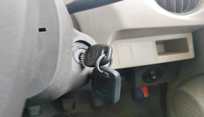 2015 Toyota Etios Liva V, Petrol, Manual, 1,36,941 km, interior