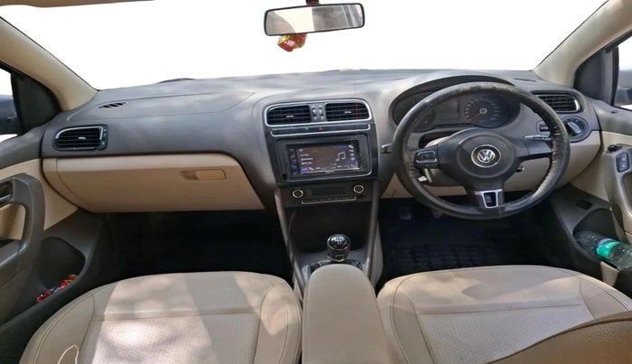 2013 Volkswagen Vento HIGHLINE DIESEL 1.6, Diesel, Manual, 1,35,388 km, interior