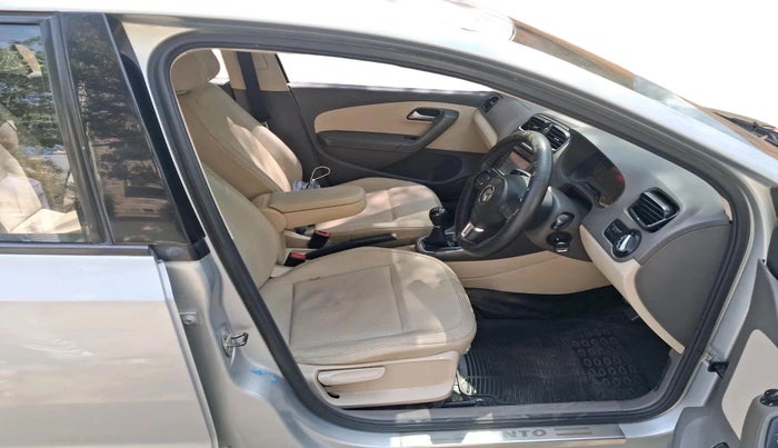 2013 Volkswagen Vento HIGHLINE DIESEL 1.6, Diesel, Manual, 1,35,388 km, interior