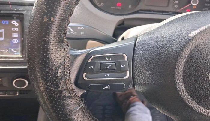 2013 Volkswagen Vento HIGHLINE DIESEL 1.6, Diesel, Manual, 1,35,388 km, interior