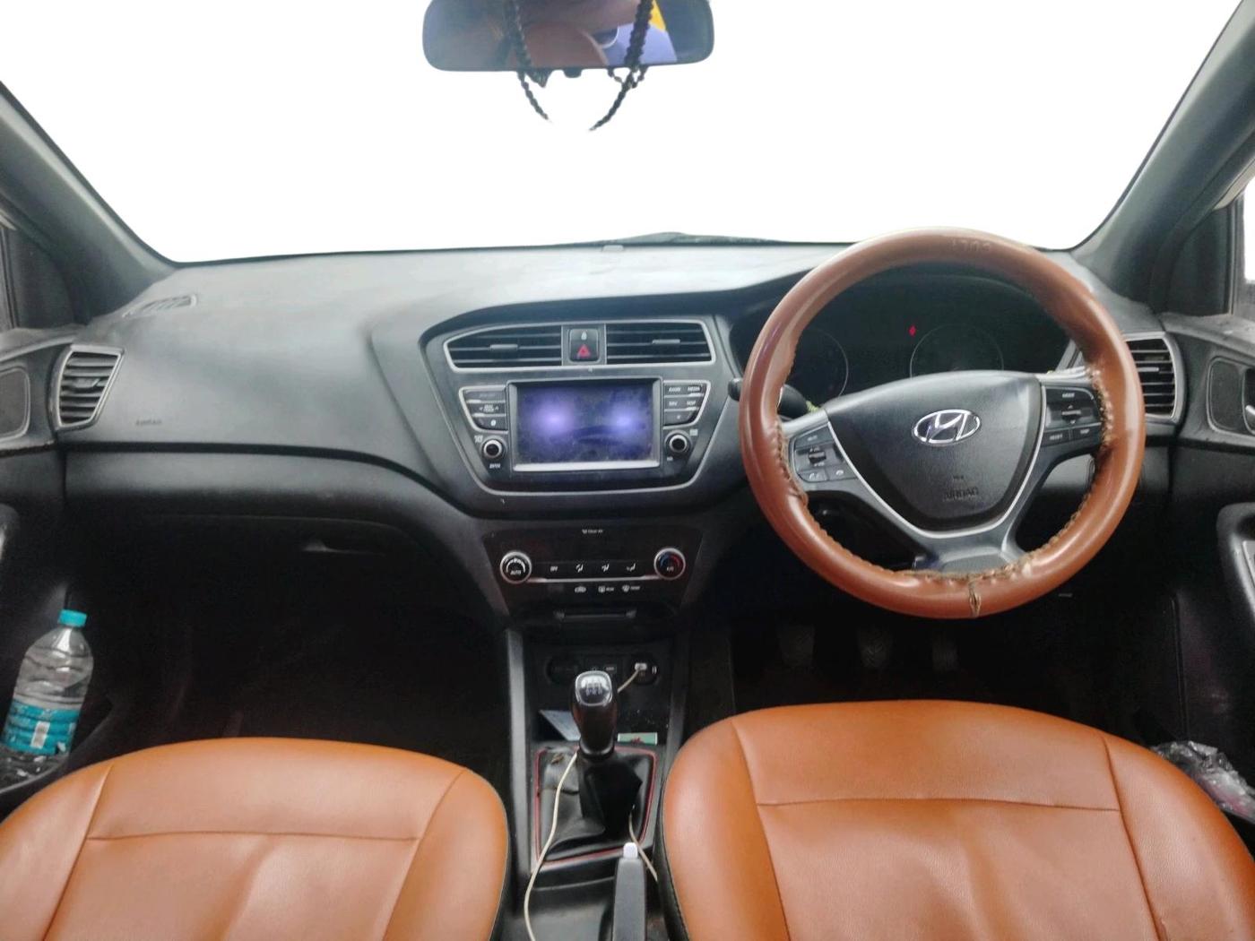 2018 Hyundai Elite i20 ASTA 1.2 DUAL TONE, Petrol, Manual, 1,66,108 km, interior
