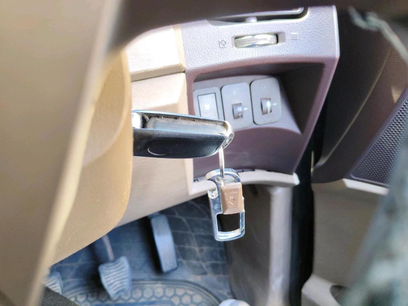 2012 Mahindra XUV500 W6, Diesel, Manual, 1,09,596 km, interior