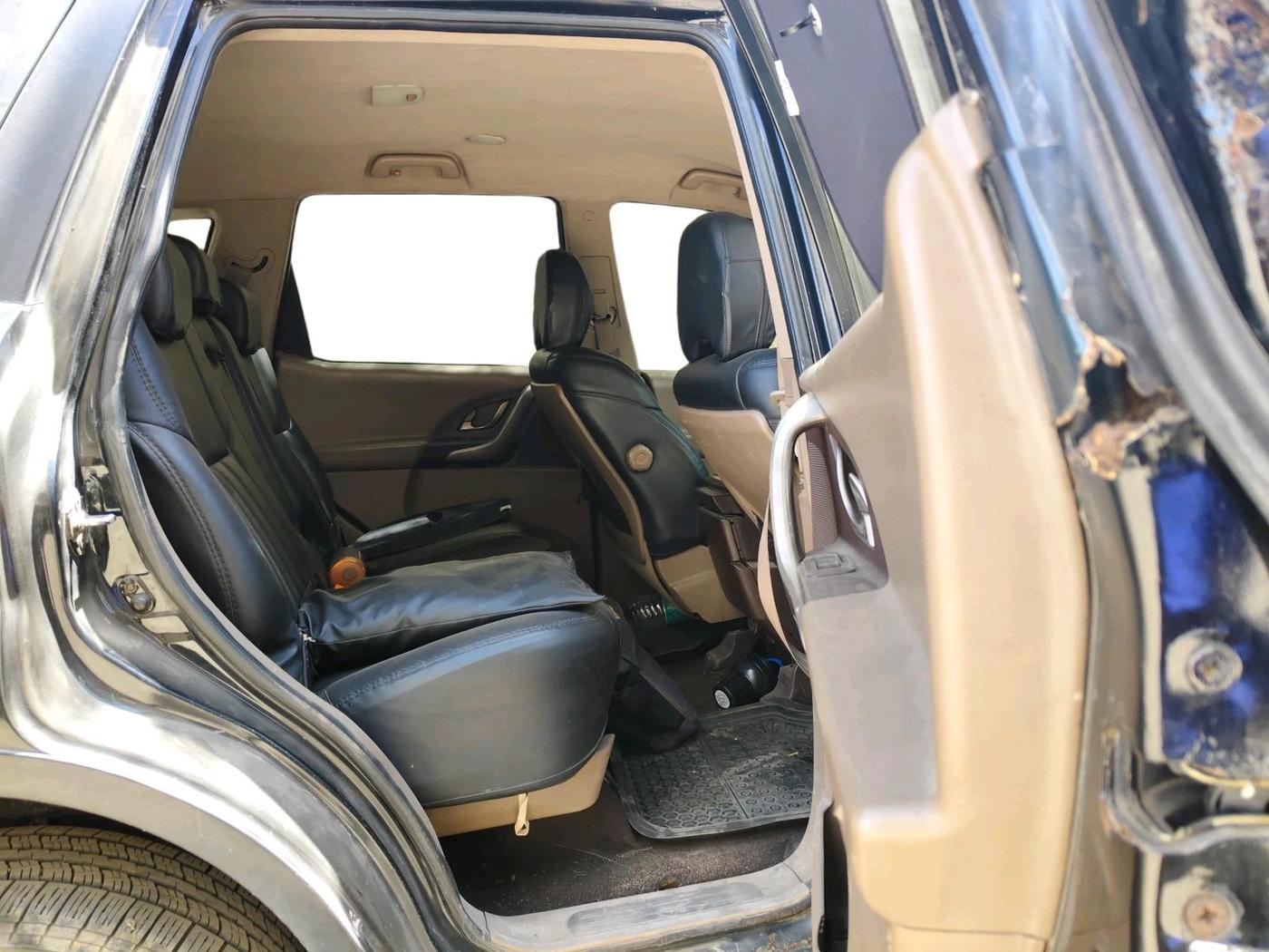 2012 Mahindra XUV500 W6, Diesel, Manual, 1,09,596 km, interior