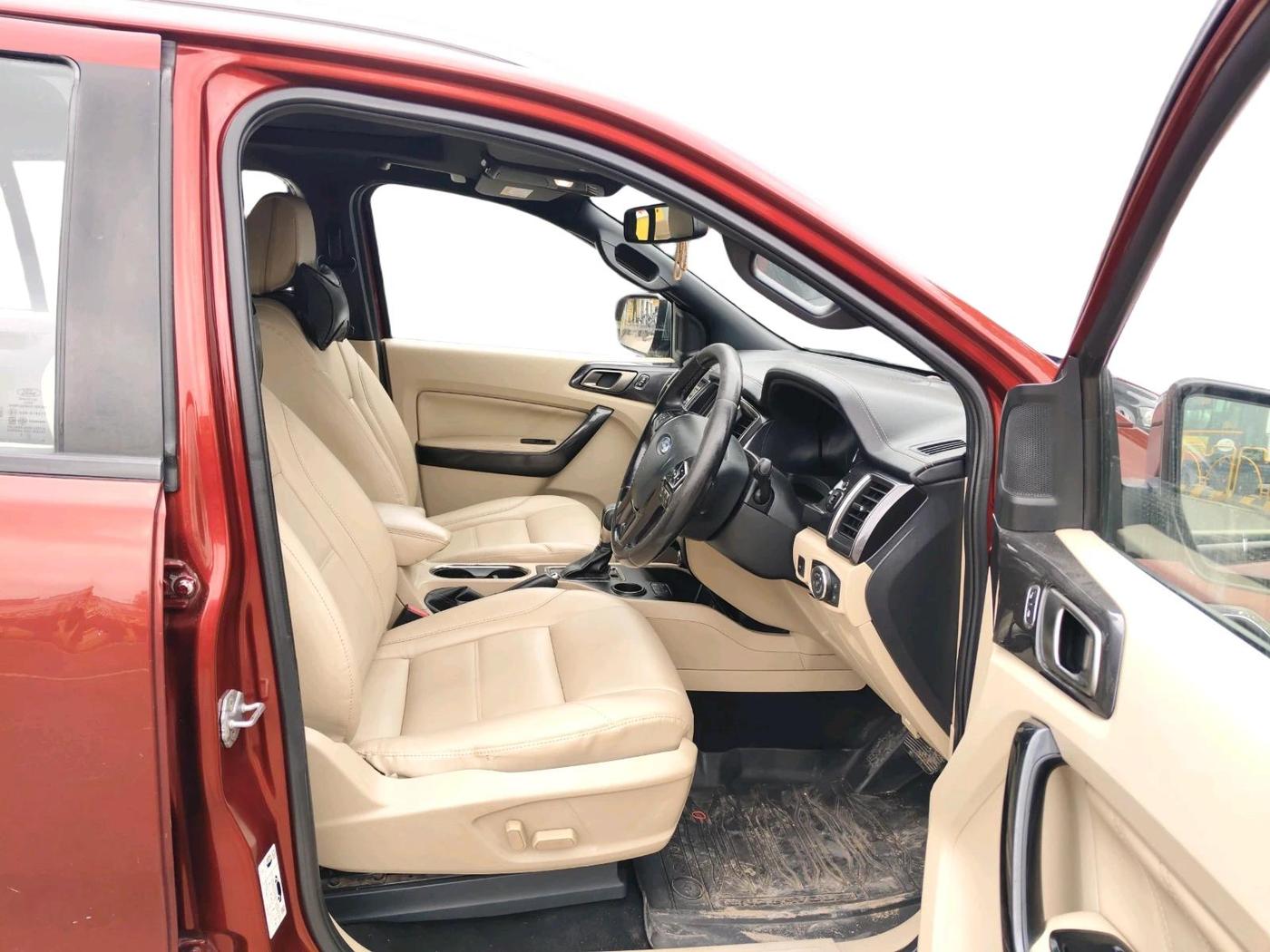 2019 Ford Endeavour TITANIUM PLUS 2.2 4X2 AT SUNROOF, Diesel, Automatic, 96,630 km, interior