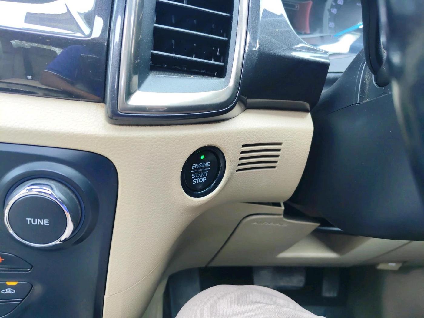 2019 Ford Endeavour TITANIUM PLUS 2.2 4X2 AT SUNROOF, Diesel, Automatic, 96,630 km, interior