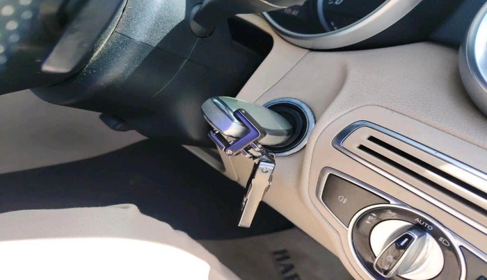 2015 Mercedes Benz C Class C 220 CDI AVANTGARDE, Diesel, Automatic, 94,741 km, interior