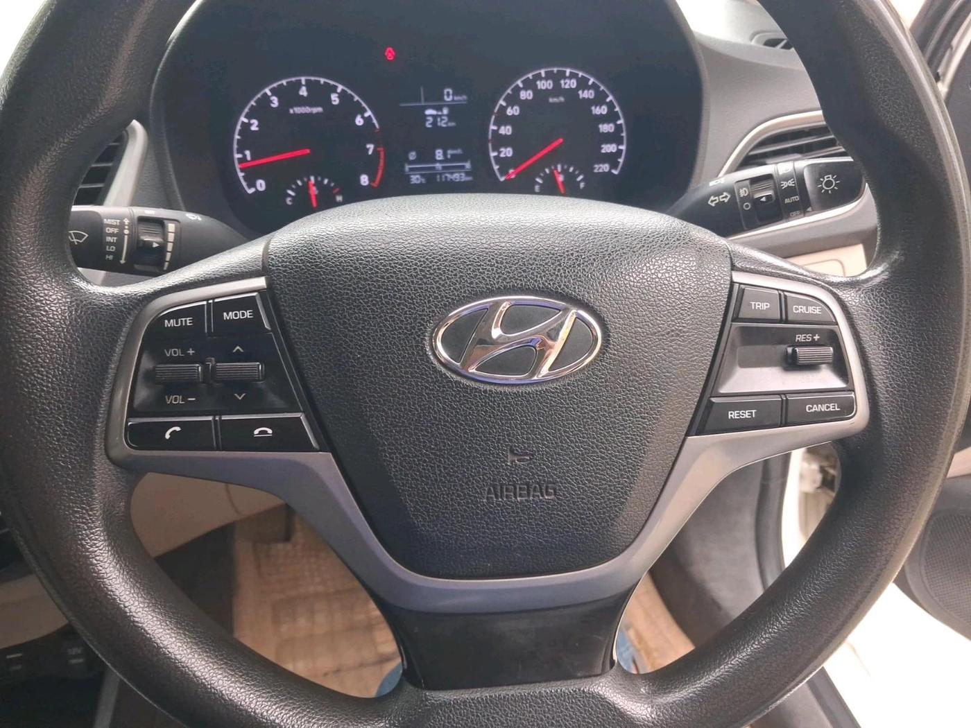 2018 Hyundai Verna 1.4 EX PETROL, CNG, Manual, 1,17,493 km, interior
