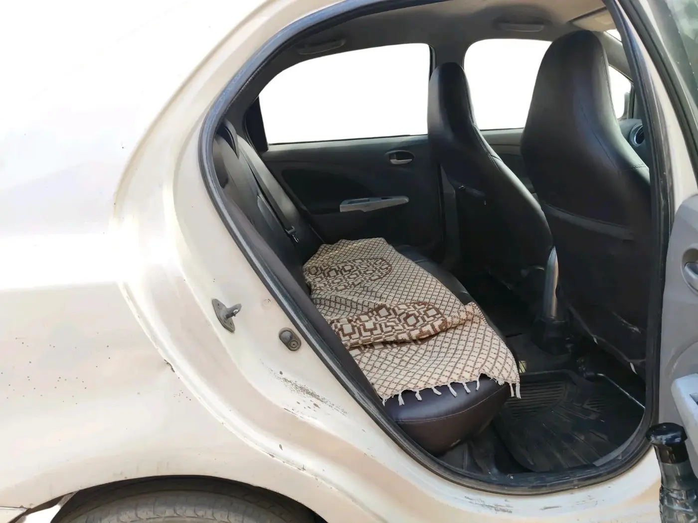 2011 Toyota Etios V, CNG, Manual, 1,60,256 km, interior
