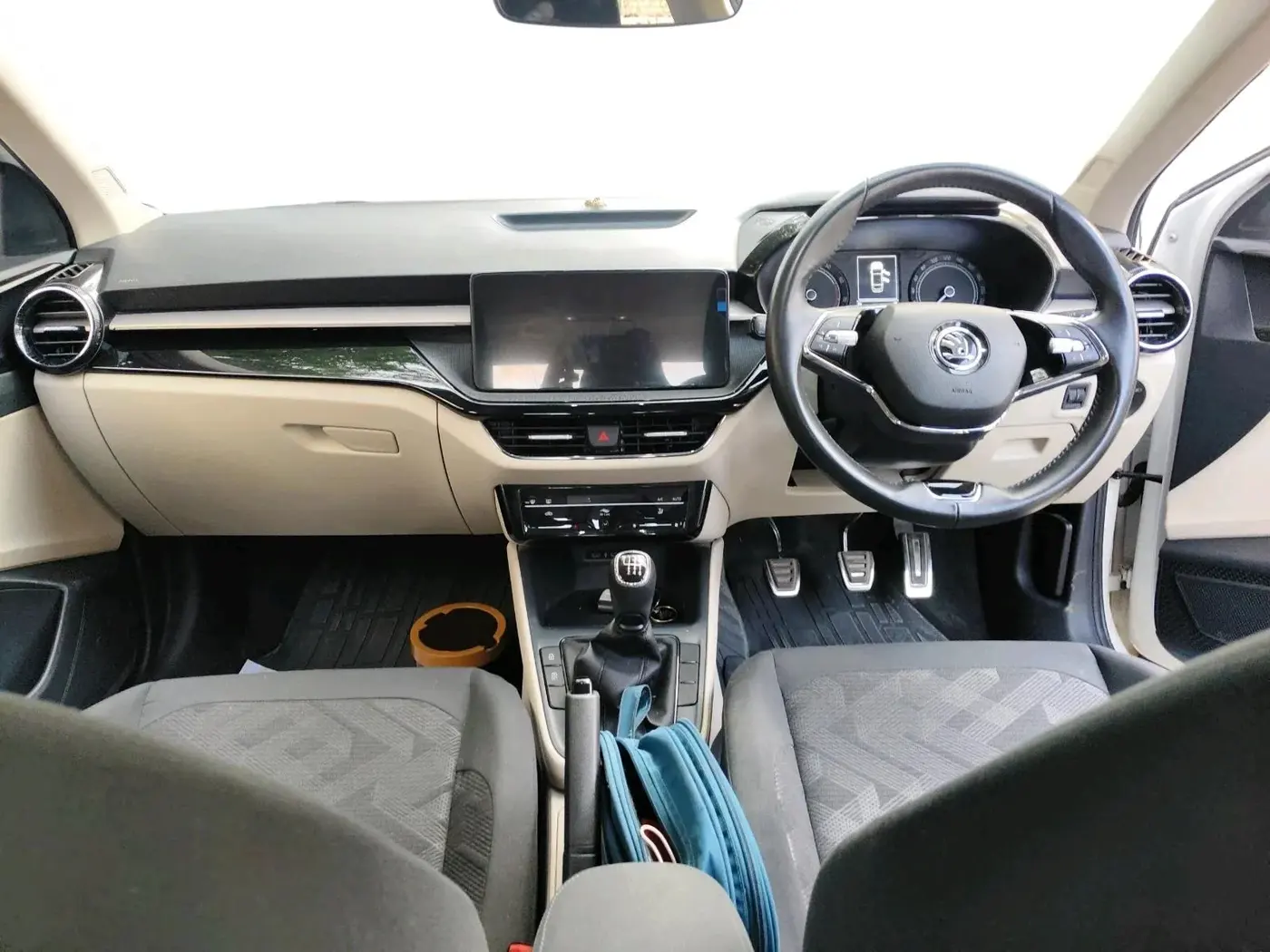 2024 Skoda SLAVIA AMBITION 1.0L TSI MT, Petrol, Manual, 20,695 km, interior