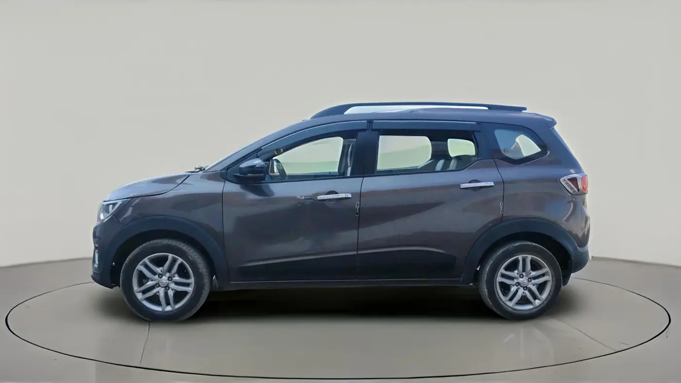 2022 Renault TRIBER RXZ, Petrol, Manual, 90,991 km, exterior