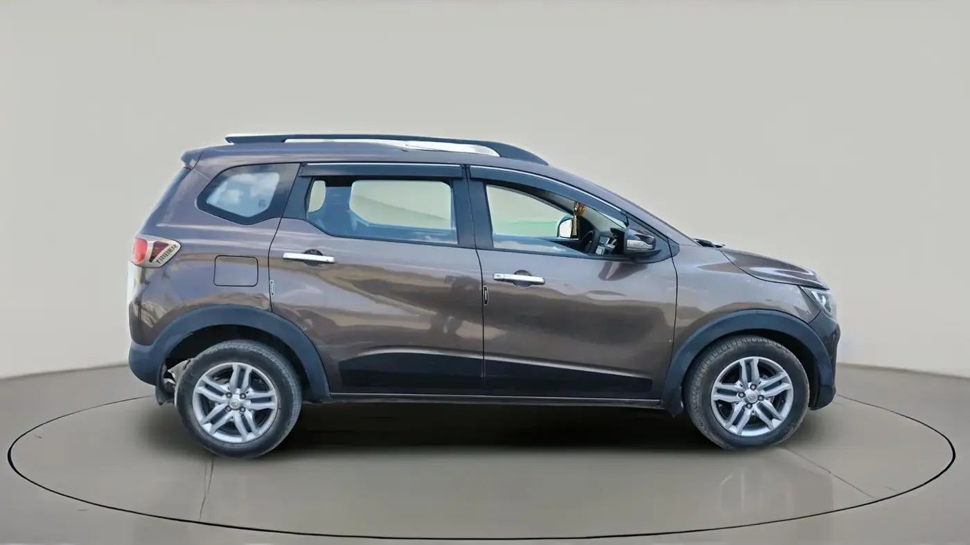 2022 Renault TRIBER RXZ, Petrol, Manual, 90,991 km, exterior