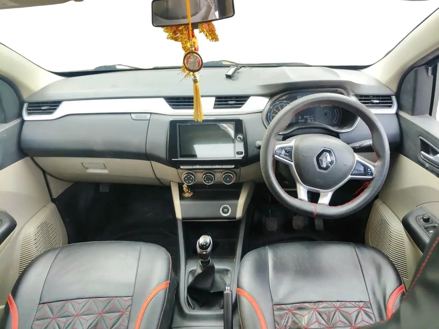 2022 Renault TRIBER RXZ, Petrol, Manual, 90,991 km, interior