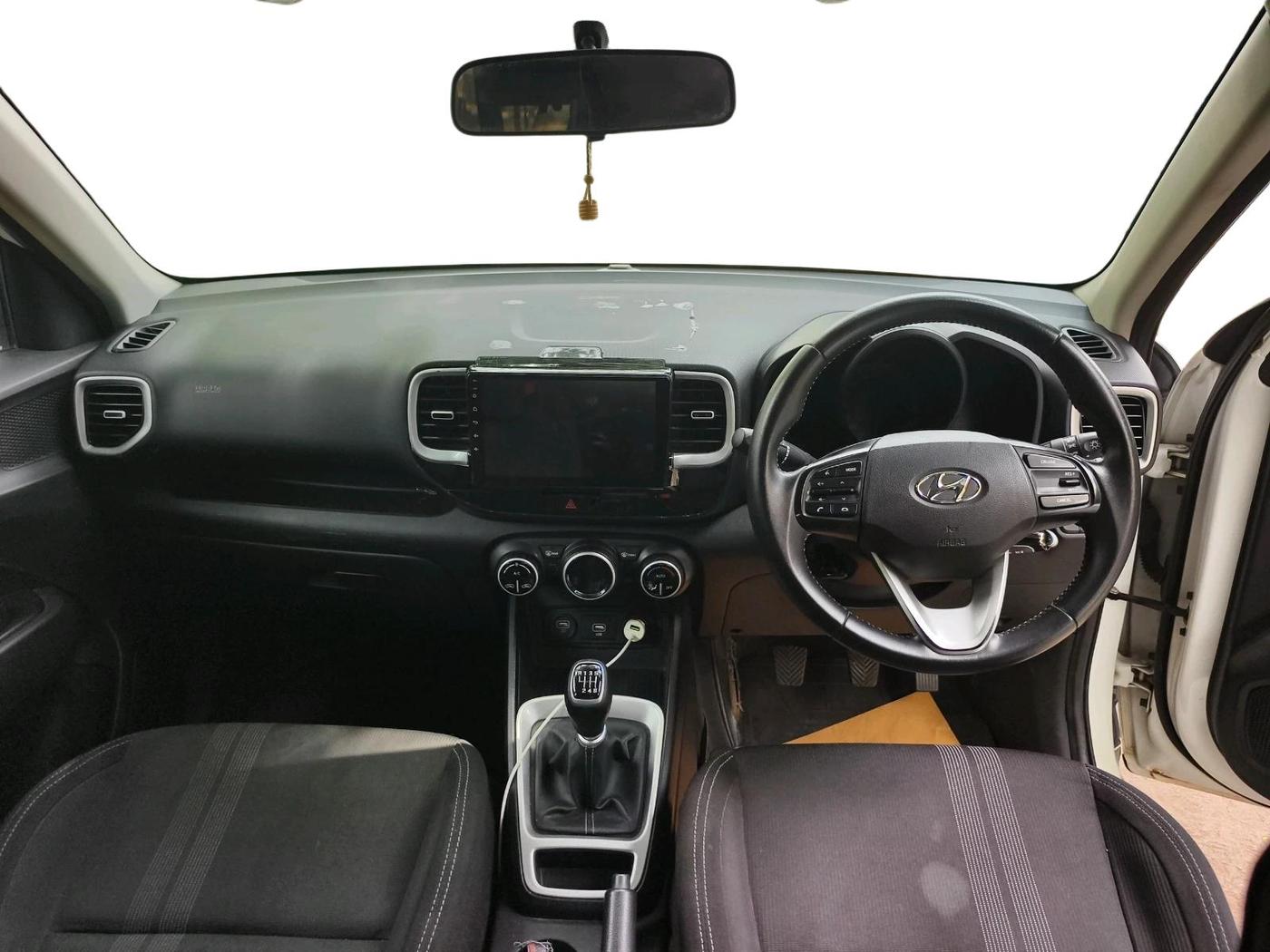 2019 Hyundai VENUE SX 1.0 TURBO, Petrol, Manual, 68,424 km, interior