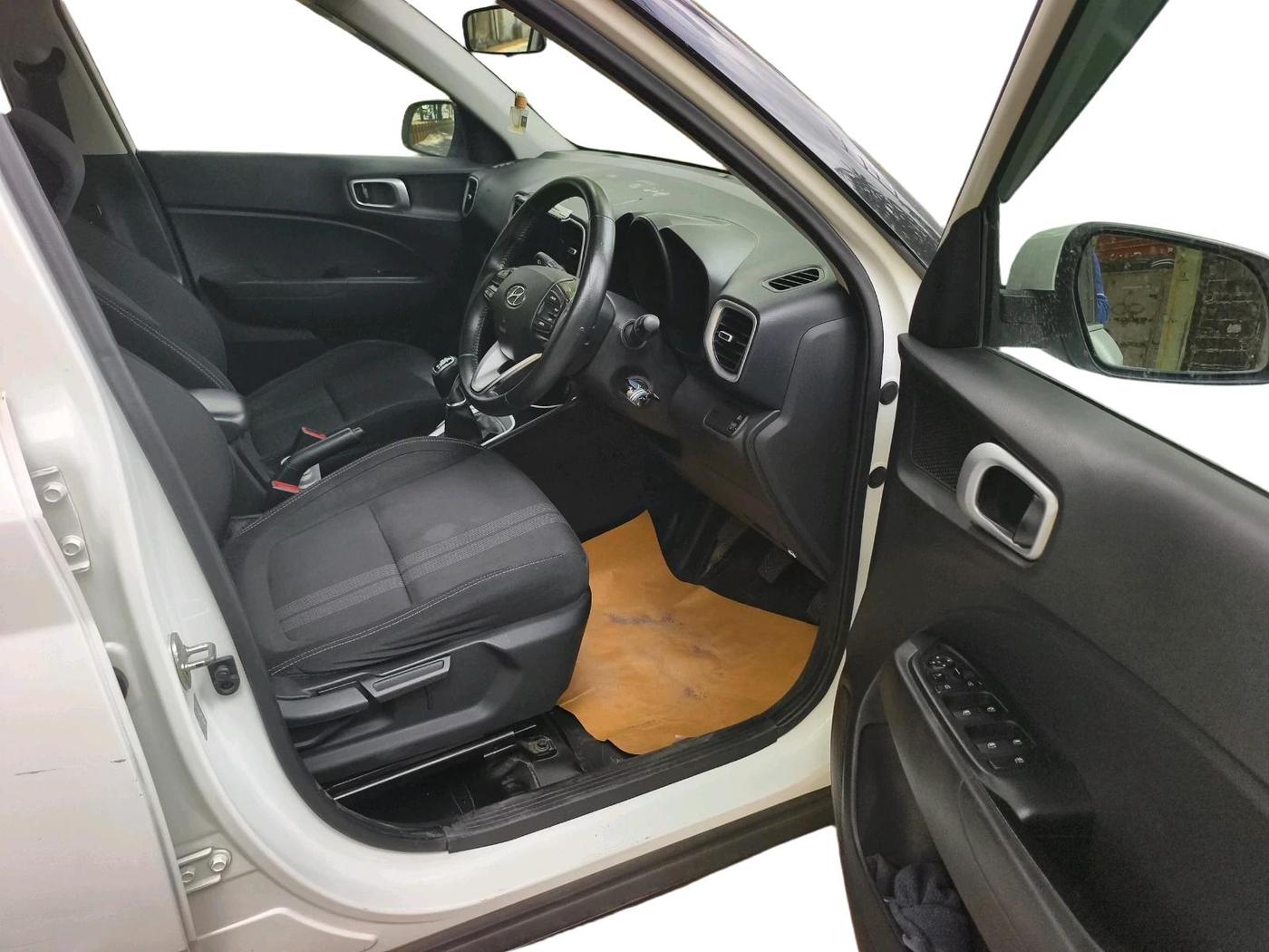 2019 Hyundai VENUE SX 1.0 TURBO, Petrol, Manual, 68,424 km, interior