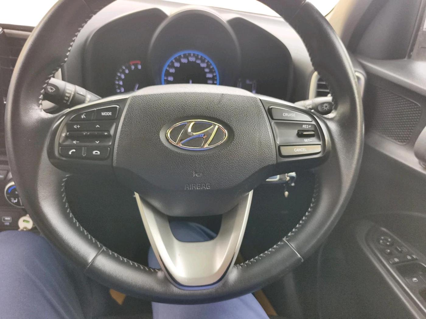 2019 Hyundai VENUE SX 1.0 TURBO, Petrol, Manual, 68,424 km, interior