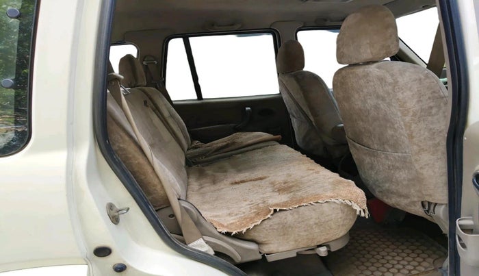 2007 Mahindra Scorpio 2.6 SLX CRDE, Diesel, Manual, 2,10,081 km, interior