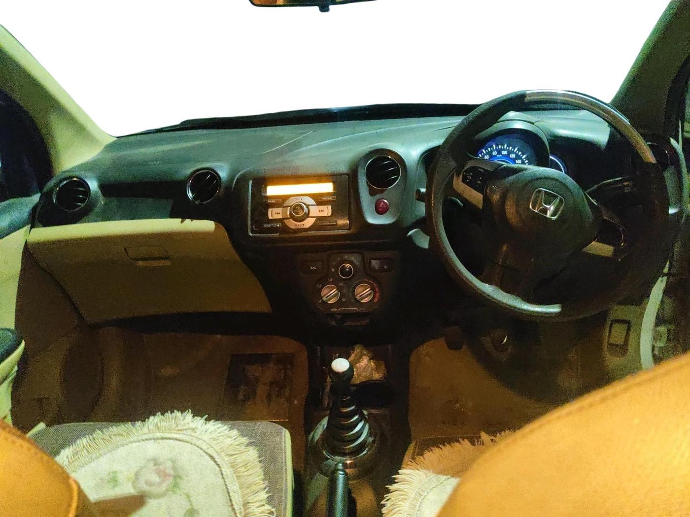 2015 Honda Brio VX MT, CNG, Manual, 1,68,208 km, interior